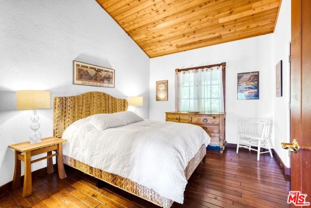 20799 Highway 128, Yorkville CA: https://media.crmls.org/mediaz/a8dde1ef-d8e4-479a-8652-9d633fcde5b3.jpg