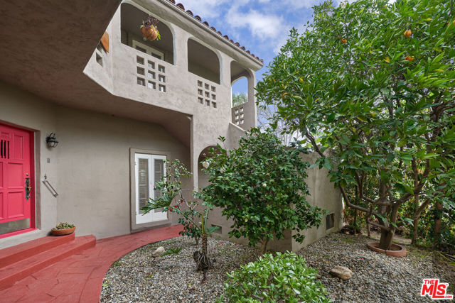1235 HI POINT Street, Los Angeles CA: https://media.crmls.org/mediaz/a8ddff82-6d0b-4bc4-8e05-fe819492fe71.jpg