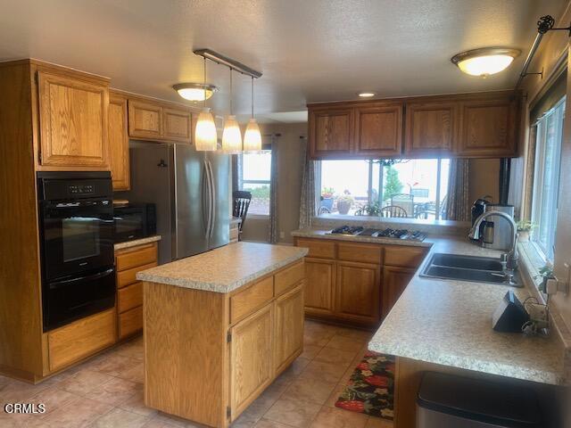 2204 Antelope Avenue, Ventura CA: https://media.crmls.org/mediaz/a8de0598-070c-4083-9c55-0e1bc7eb3f17.jpg