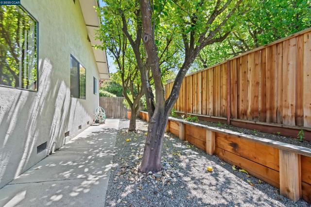 924 Cheyenne Dr, Walnut Creek CA: https://media.crmls.org/mediaz/a8de481b-5c9a-4c69-ad6f-4c4007504d73.jpg
