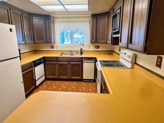 252 Martin Avenue, Livermore CA: https://media.crmls.org/mediaz/a8de6008-0207-401f-9916-4bc5b7087c77.jpg