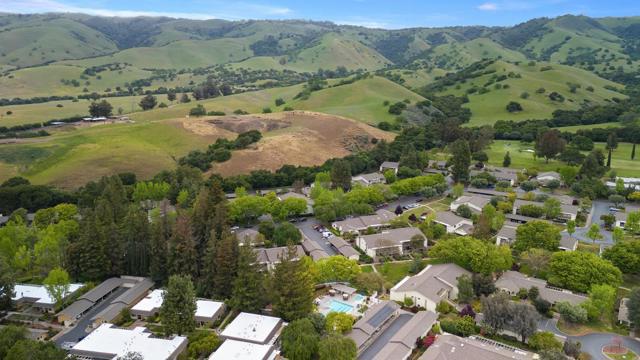 5201 Cribari-Hills, San Jose CA: https://media.crmls.org/mediaz/a8deade4-7406-481c-bb09-c07c80cf6341.jpg