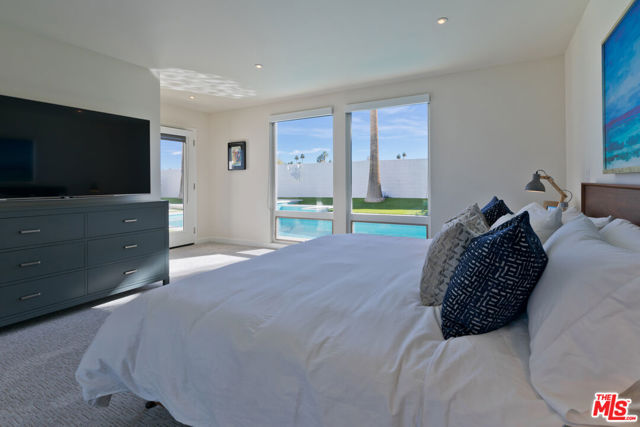 3545 Ridgeview Circle, Palm Springs CA: https://media.crmls.org/mediaz/a8dec380-cbcf-4f26-a7dd-9b78682d678f.jpg