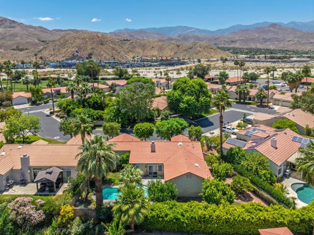 69350 Las Gardenias, Cathedral City CA: https://media.crmls.org/mediaz/a8df43ab-d101-45e6-9037-885ba03eed28.jpg