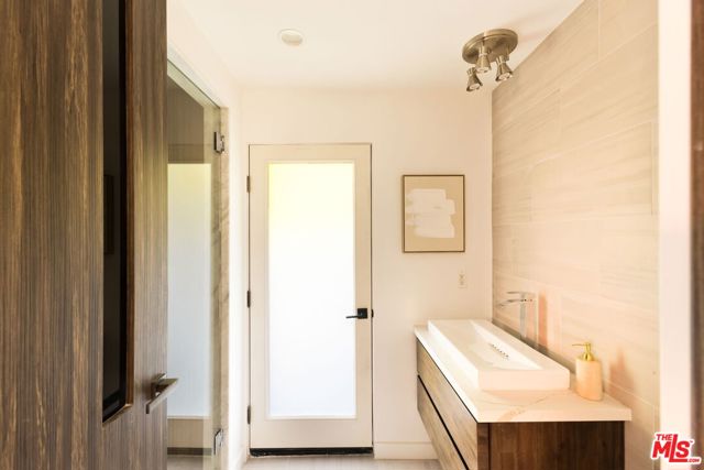 425 N Alfred Street, Los Angeles CA: https://media.crmls.org/mediaz/a8dfa5d1-2187-4dbf-a59b-fd045a323453.jpg
