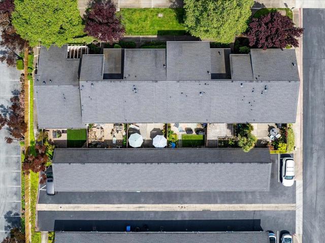714 Comet Drive, Foster City CA: https://media.crmls.org/mediaz/a8dfc06a-b189-4eb2-8176-677a483a4913.jpg