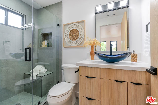 11559 La Maida Street, Valley Village CA: https://media.crmls.org/mediaz/a8dfc4c7-326f-4809-b5b6-2a038a355ff7.jpg