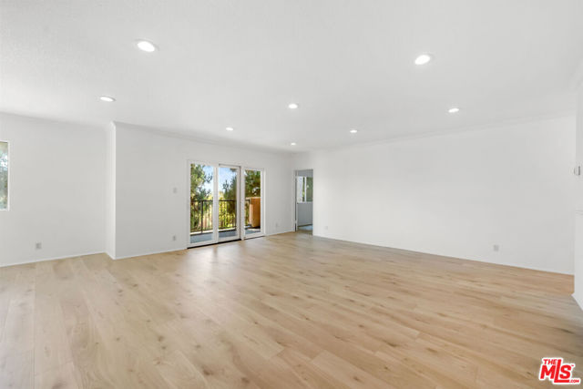 222 7th Street, Santa Monica CA: https://media.crmls.org/mediaz/a8dfdd6a-b1ca-43f1-8a78-08eb5c73ba2b.jpg