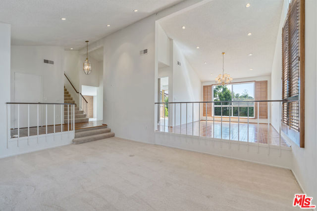 1943 Stonesgate Street, Westlake Village CA: https://media.crmls.org/mediaz/a8e2162c-a9c2-469c-baac-44330e2f3545.jpg