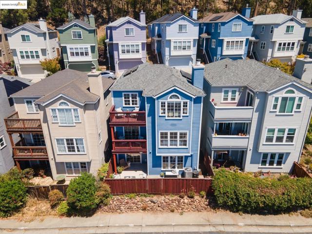4353 Terrabella Way, Oakland CA: https://media.crmls.org/mediaz/a8e2977a-8a43-4b16-adbd-07049c77e45b.jpg