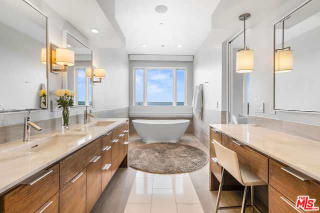 22065 Pacific Coast Highway, Malibu CA: https://media.crmls.org/mediaz/a8e3236e-014d-4d1c-959b-3d0c57d6ae0b.jpg