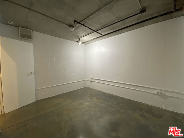1130 S Flower Street, Los Angeles CA: https://media.crmls.org/mediaz/a8e33ca5-43cc-44ca-a85e-71da41360372.jpg