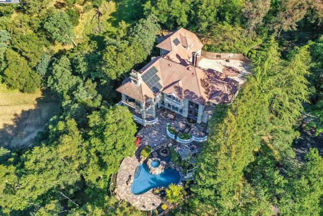 219 Valley Oaks Dr, Alamo CA: https://media.crmls.org/mediaz/a8e34cdf-1194-4733-bd98-7d12be63bdc7.jpg