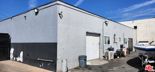 2446 2452 Durfee Avenue, El Monte CA: https://media.crmls.org/mediaz/a8e35c61-cd2d-4d4c-88e2-b0557b5ee924.jpg