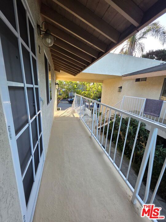 1029 Pleasantview Avenue, Venice CA: https://media.crmls.org/mediaz/a8e45732-17c0-484c-a702-38a884033c27.jpg