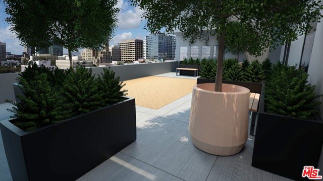 2847 Leeward Avenue, Los Angeles CA: https://media.crmls.org/mediaz/a8e45de8-4ad5-4c76-ae55-ca123be63766.jpg