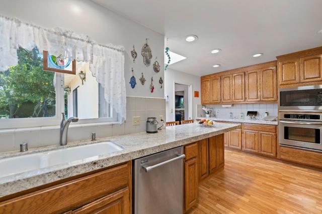 861 Riverside Drive, Los Altos CA: https://media.crmls.org/mediaz/a8e53390-9244-4db0-b4a6-60c435f828da.jpg