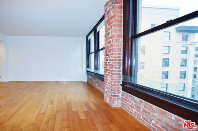 460 S Spring Street, Los Angeles CA: https://media.crmls.org/mediaz/a8e53542-5a46-4e71-9597-1086fc778731.jpg