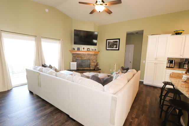 27185 Landau Boulevard, Cathedral City CA: https://media.crmls.org/mediaz/a8e53b38-6d38-43bb-a49f-ac0b014e6717.jpg