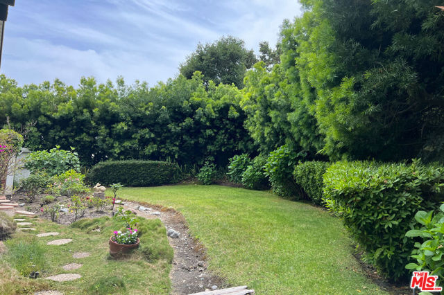 2325 Banyan Drive, Los Angeles CA: https://media.crmls.org/mediaz/a8e55d3c-402d-4012-b643-4ea12117e815.jpg