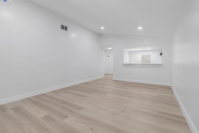 1290 Canterbury, Hercules CA: https://media.crmls.org/mediaz/a8e573b5-0b2f-4931-a3e8-d064b57c40b4.jpg