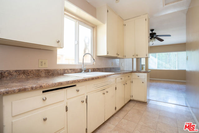 1314 North Hollywood Way photo 8