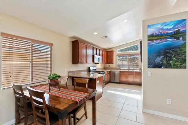 Image 14 of 34 For 52945 Avenida Herrera