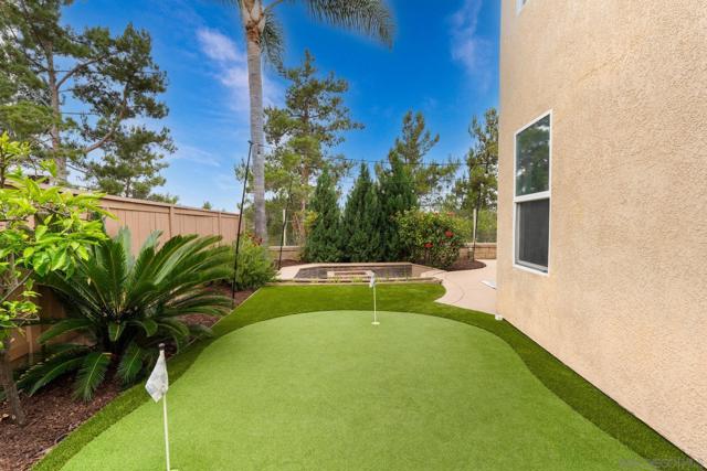 1625 Magnolia Circle, Vista CA: https://media.crmls.org/mediaz/a8e68304-8cab-4a9d-b5f8-2ea9a21cff37.jpg