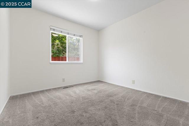 1578 Dianda Dr, Concord CA: https://media.crmls.org/mediaz/a8e71f76-26ad-48fc-9092-7bd80cb1f46b.jpg