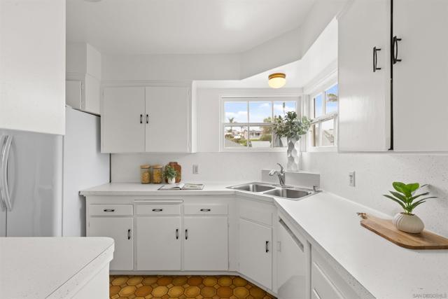 933 Rosecrans, San Diego CA: https://media.crmls.org/mediaz/a8e72caf-2b87-4be1-a513-e3cce4119d6f.jpg