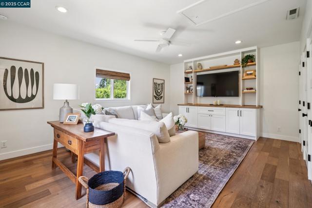 528 Shelly Dr, Pleasant Hill CA: https://media.crmls.org/mediaz/a8e74541-0e90-4ca1-a5cc-c1aba0c42a6a.jpg