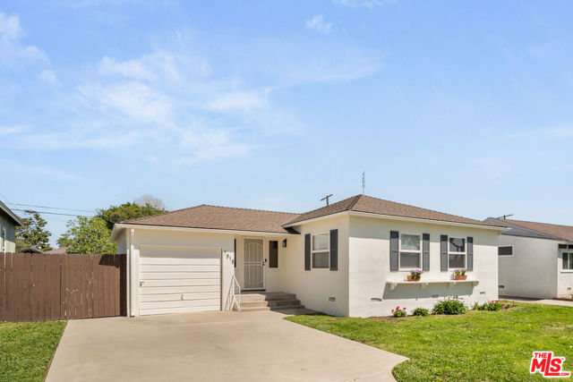 7818 Toland Avenue, Los Angeles CA: https://media.crmls.org/mediaz/a8e75f9d-c83f-46b0-838f-62ab7e796ea5.jpg