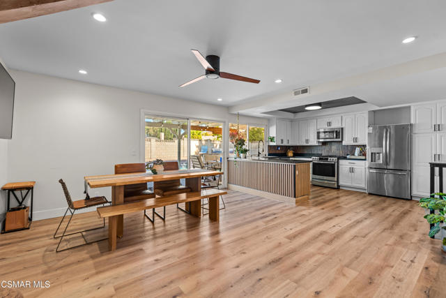 363 Larcom Street, Thousand Oaks CA: https://media.crmls.org/mediaz/a8e7ee9a-6095-46ea-862f-438fe242751a.jpg