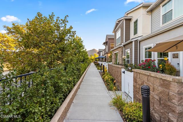 230 Farmhouse Drive, Simi Valley CA: https://media.crmls.org/mediaz/a8e802ba-3ec2-4dc8-899d-b43db6a1dbf1.jpg