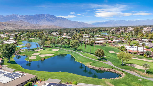 5 Stanford Drive, Rancho Mirage CA: https://media.crmls.org/mediaz/a8e82b8c-7fbe-4f58-975c-69b9b7310a92.jpg