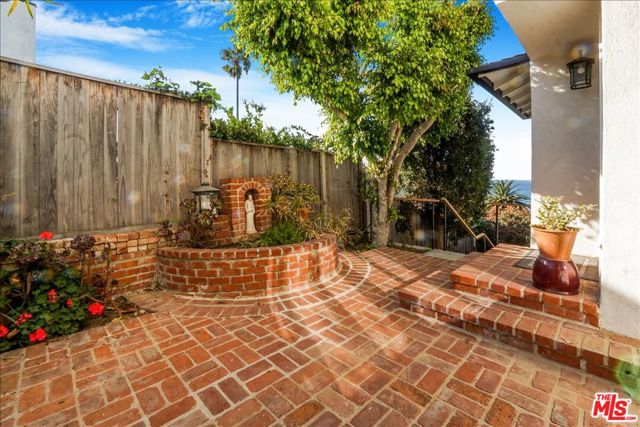 321 North Las Casas Avenue photo 15