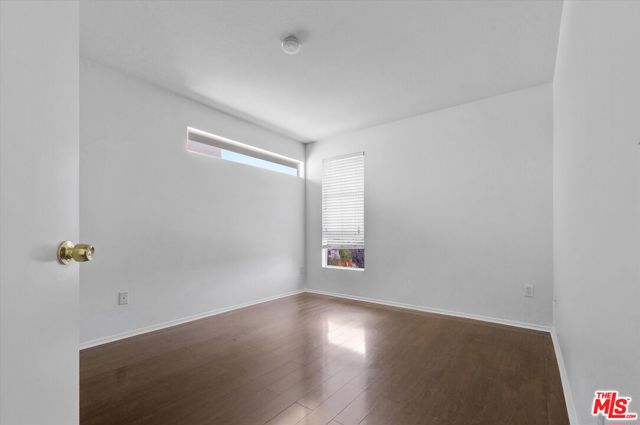 2279 Santa Ana Boulevard, Los Angeles CA: https://media.crmls.org/mediaz/a8e935cc-672c-4e7f-bfbb-9ab3107eb39e.jpg