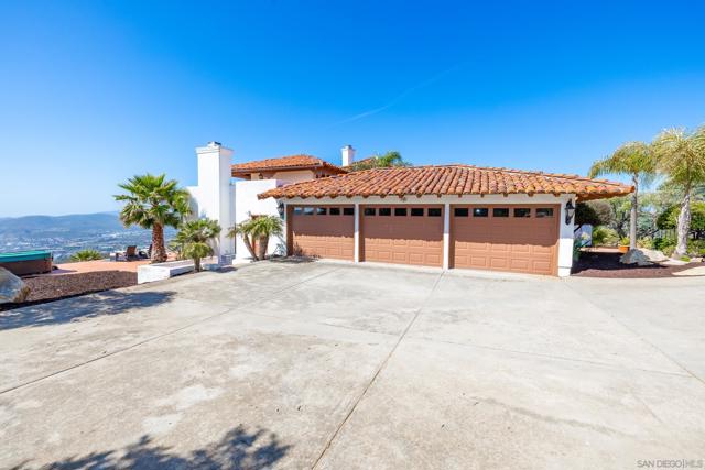 859 Cocos Dr, San Marcos CA: https://media.crmls.org/mediaz/a8e94c58-10be-4820-abc4-78c024b9520e.jpg