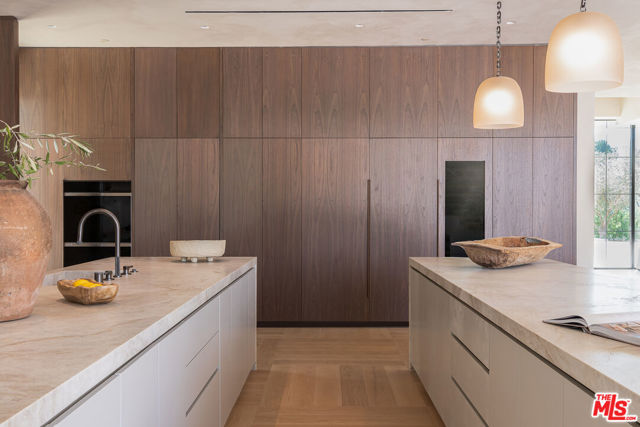24172 Lupin Hill Road, Hidden Hills CA: https://media.crmls.org/mediaz/a8e95558-1146-48bf-aa11-58ecdadfde22.jpg