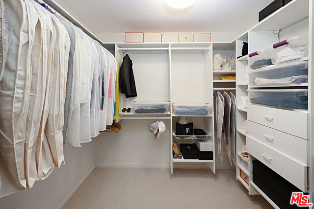 200 N Swall Drive, Beverly Hills CA: https://media.crmls.org/mediaz/a8e969d1-e652-4ff9-b9cc-4655ffabe820.jpg