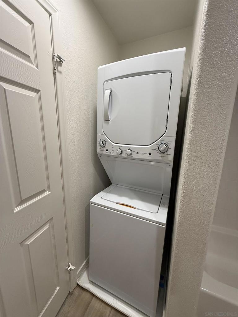 https://media.crmls.org/mediaz/a8e9700f-e8fb-4ba5-a5e3-3234e9bbe665.jpg?preset=X-Large