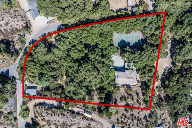 730 Crater Camp Drive, Calabasas CA: https://media.crmls.org/mediaz/a8e97909-76a2-4137-9403-06c1460cb04a.jpg