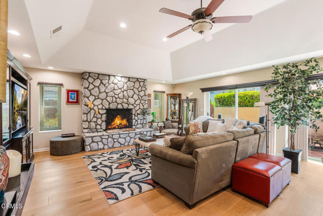 5114 Marlin Way, Oxnard CA: https://media.crmls.org/mediaz/a8e99d39-af0b-4421-89a8-c0250e13bdd5.jpg