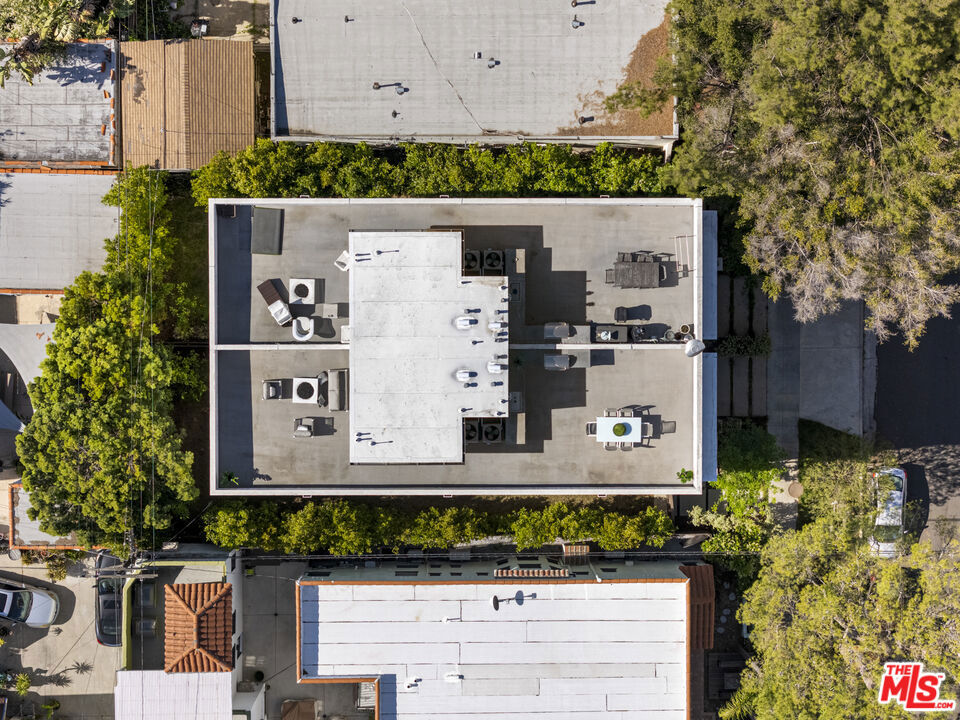 https://media.crmls.org/mediaz/a8e9b65a-938f-4f46-8a26-a106080b8f14.jpg?preset=X-Large