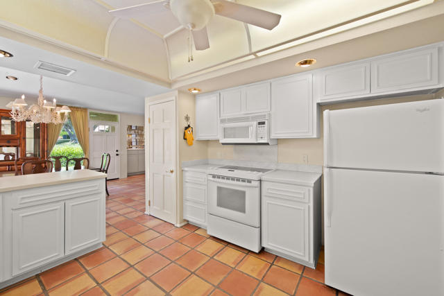 73438 Foxtail Lane, Palm Desert CA: https://media.crmls.org/mediaz/a8e9d7ae-a8a2-4430-a6d9-123e4064bd79.jpg