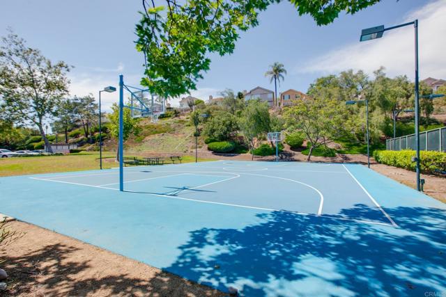 2490 Bear Rock Gln, Escondido CA: https://media.crmls.org/mediaz/a8ea87ed-f28f-442c-b864-6912c4cb1f8d.jpg