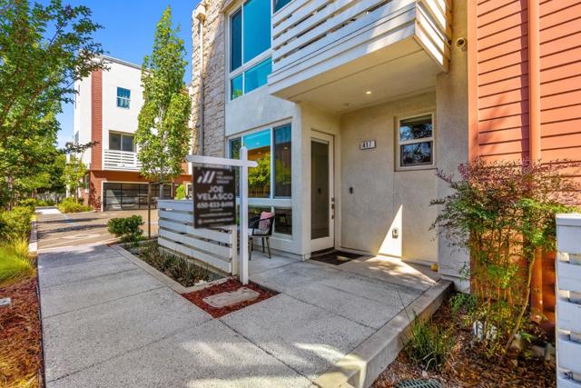 417 Santo Domingo Terrace, Sunnyvale CA: https://media.crmls.org/mediaz/a8ea9919-19f7-47ad-8679-f65c4d50da7b.jpg