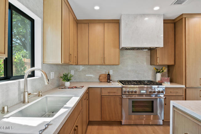 Detail Gallery Image 8 of 50 For 7932 Woodlake Ave, West Hills,  CA 91304 - 4 Beds | 3 Baths