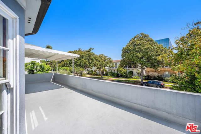 1229 Smithwood Drive, Los Angeles CA: https://media.crmls.org/mediaz/a8eb3a63-3968-41b4-a070-035bab9381ba.jpg