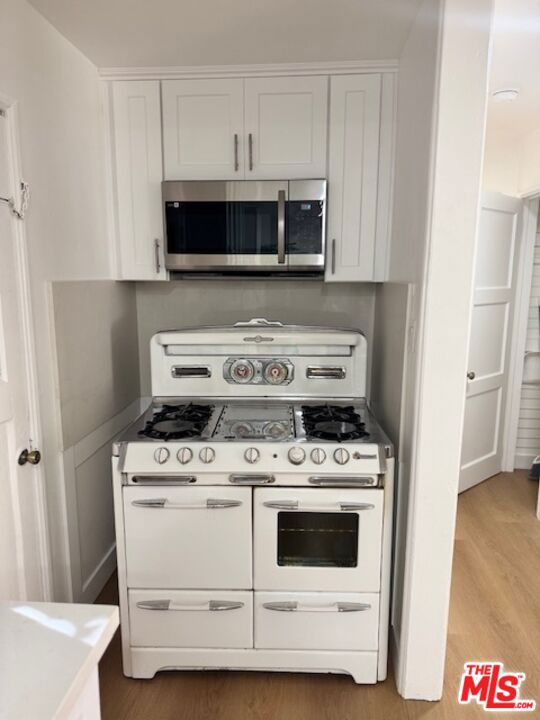 8732 Dorrington Avenue, West Hollywood CA: https://media.crmls.org/mediaz/a8eba0ca-bd7d-4bef-9fac-8a03e24289a9.jpg